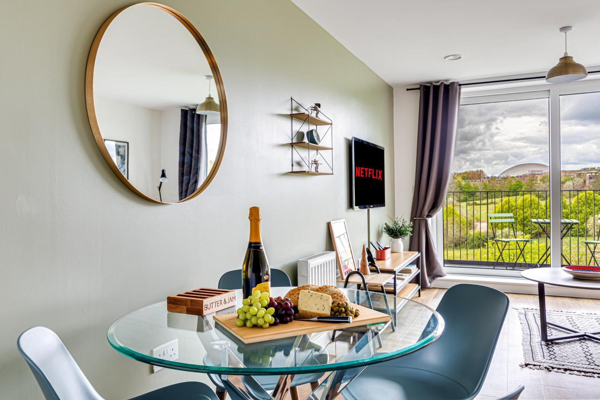 Penthouse Apartment - City Centre - Secure Parking, Balcony, Self-Check-In, Fast Wifi And Smart Tv With Netflix By Yoko Property Milton Keynes Ngoại thất bức ảnh