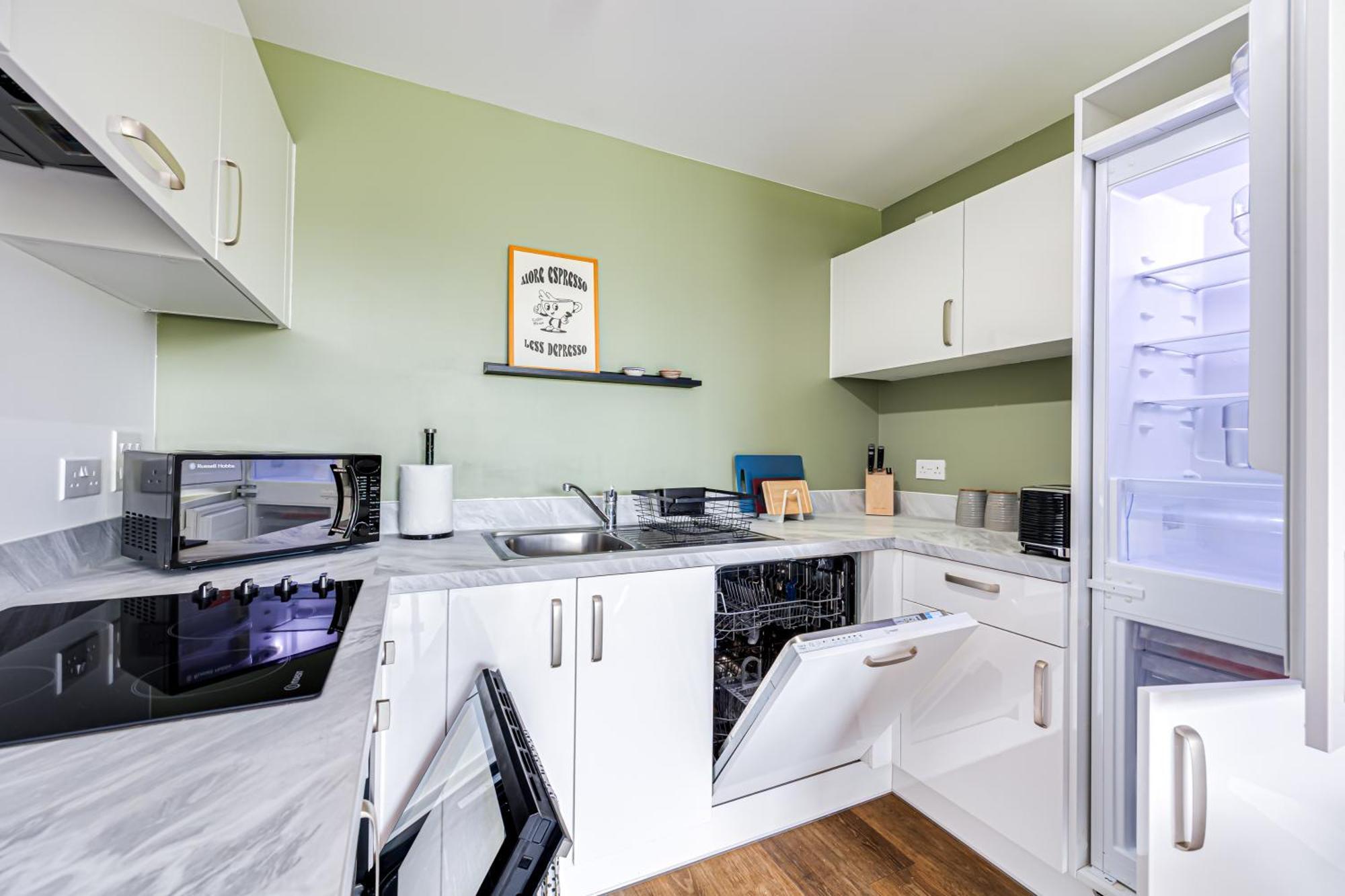 Penthouse Apartment - City Centre - Secure Parking, Balcony, Self-Check-In, Fast Wifi And Smart Tv With Netflix By Yoko Property Milton Keynes Ngoại thất bức ảnh