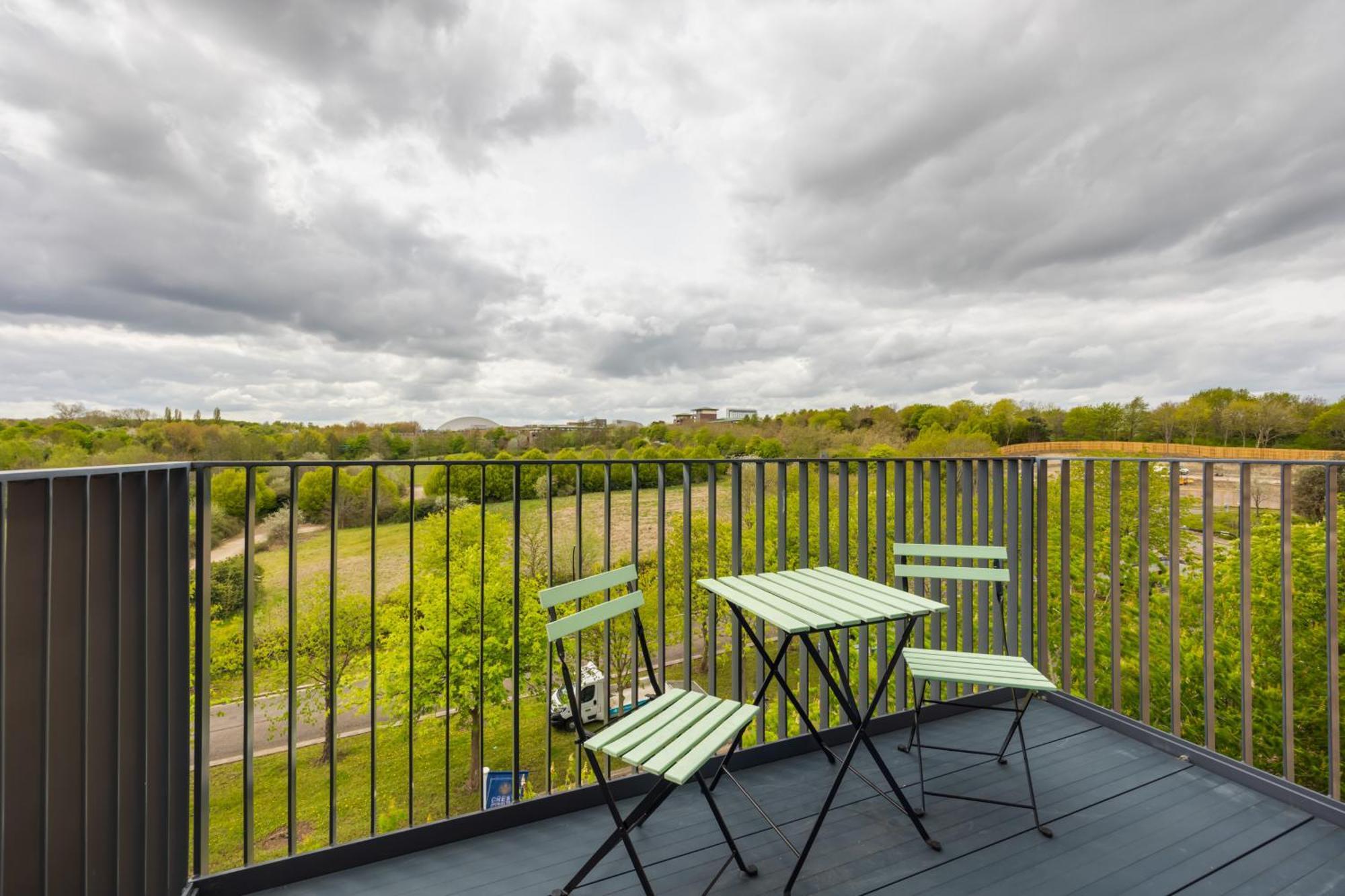Penthouse Apartment - City Centre - Secure Parking, Balcony, Self-Check-In, Fast Wifi And Smart Tv With Netflix By Yoko Property Milton Keynes Ngoại thất bức ảnh