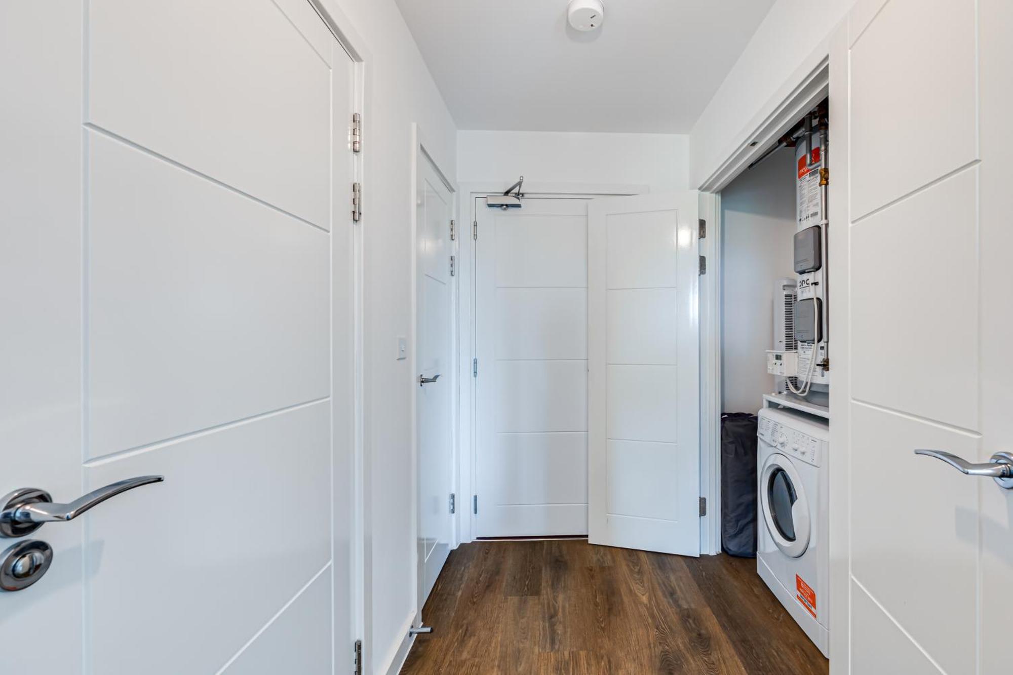 Penthouse Apartment - City Centre - Secure Parking, Balcony, Self-Check-In, Fast Wifi And Smart Tv With Netflix By Yoko Property Milton Keynes Ngoại thất bức ảnh