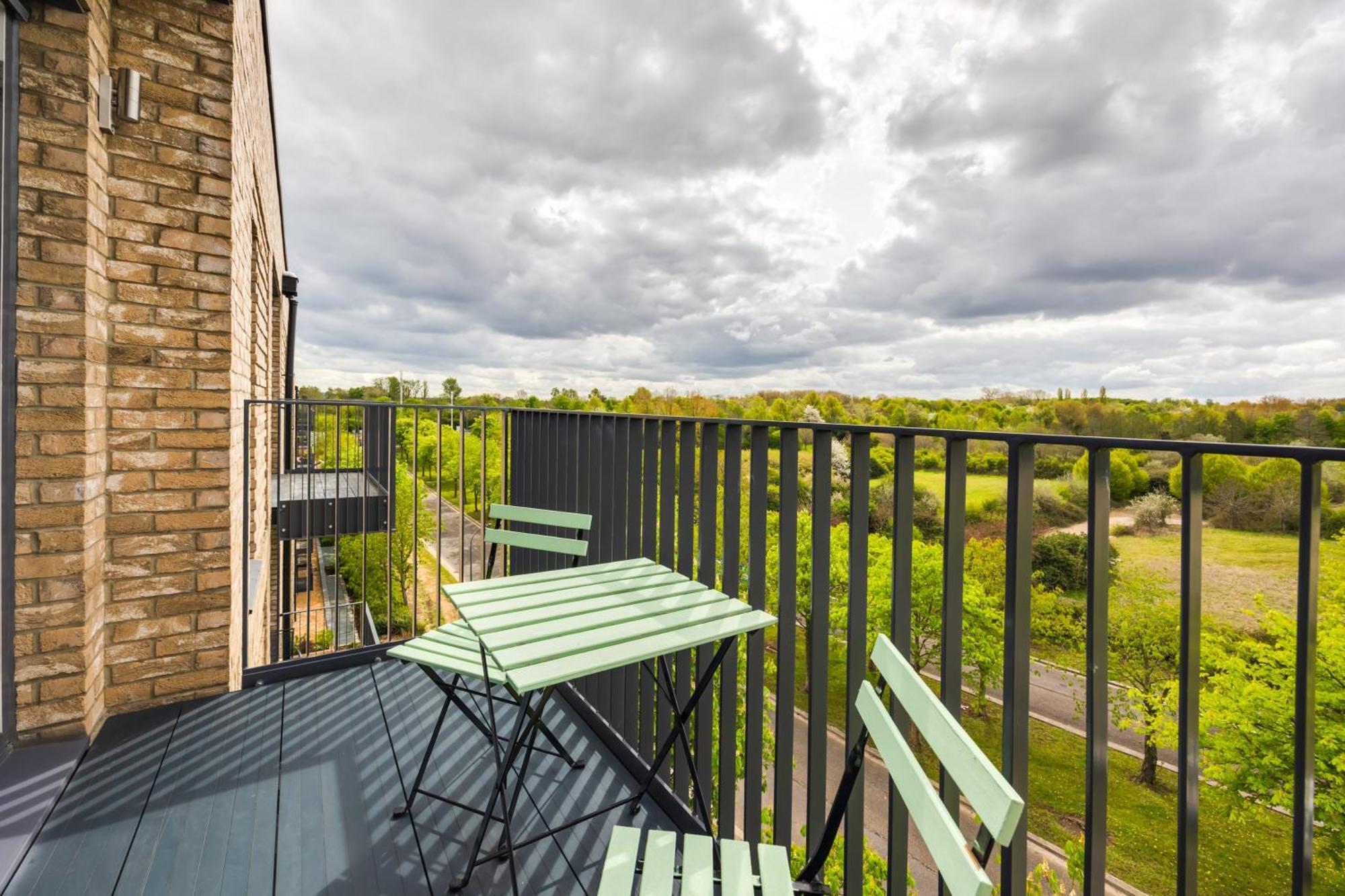 Penthouse Apartment - City Centre - Secure Parking, Balcony, Self-Check-In, Fast Wifi And Smart Tv With Netflix By Yoko Property Milton Keynes Ngoại thất bức ảnh