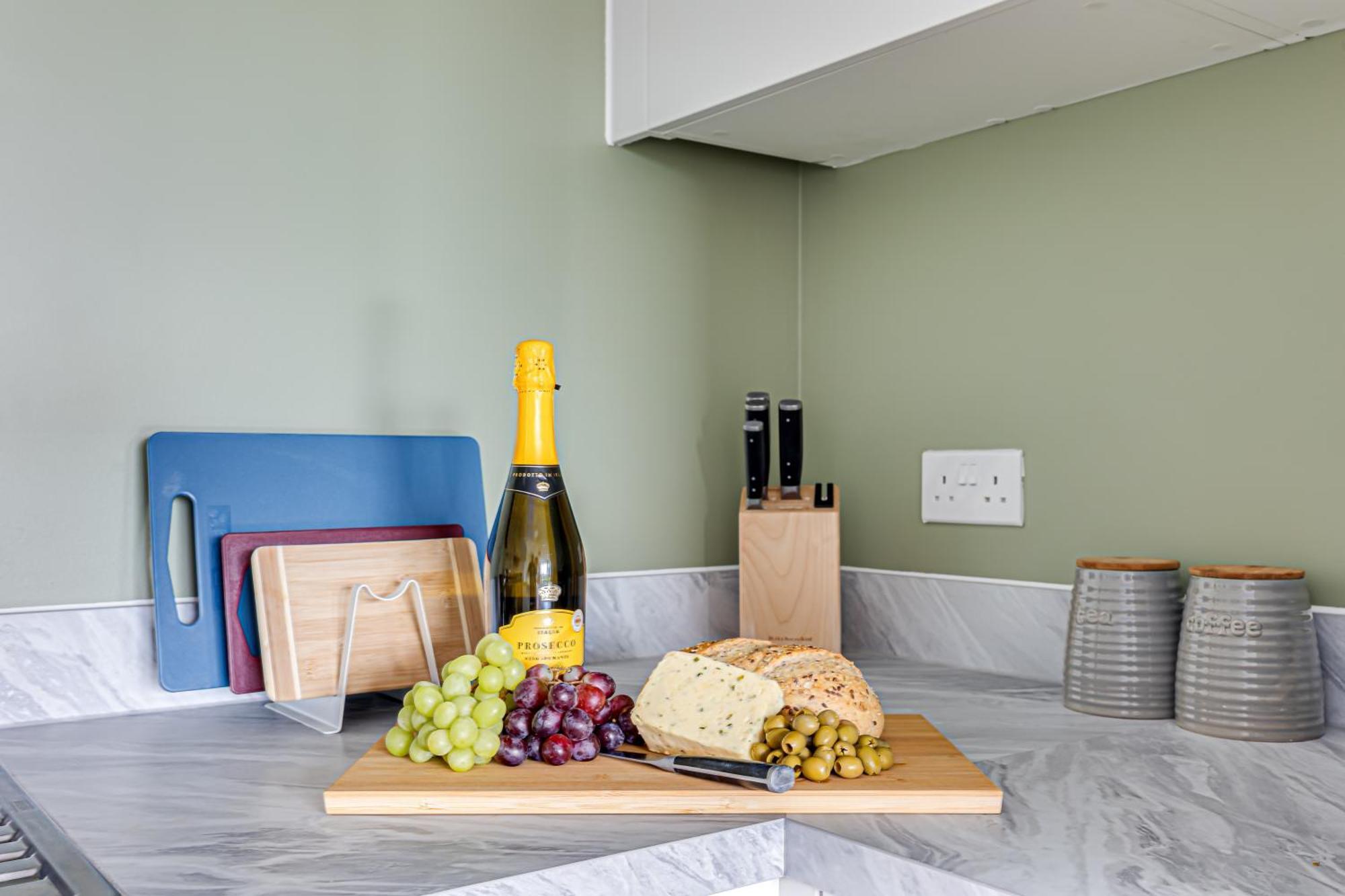 Penthouse Apartment - City Centre - Secure Parking, Balcony, Self-Check-In, Fast Wifi And Smart Tv With Netflix By Yoko Property Milton Keynes Ngoại thất bức ảnh