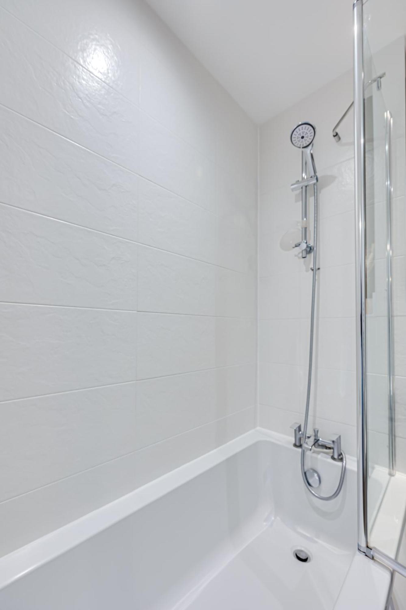 Penthouse Apartment - City Centre - Secure Parking, Balcony, Self-Check-In, Fast Wifi And Smart Tv With Netflix By Yoko Property Milton Keynes Ngoại thất bức ảnh